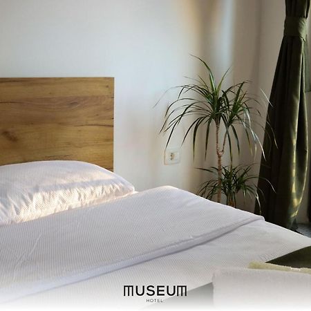 Museum Hotel Pristina Exterior foto
