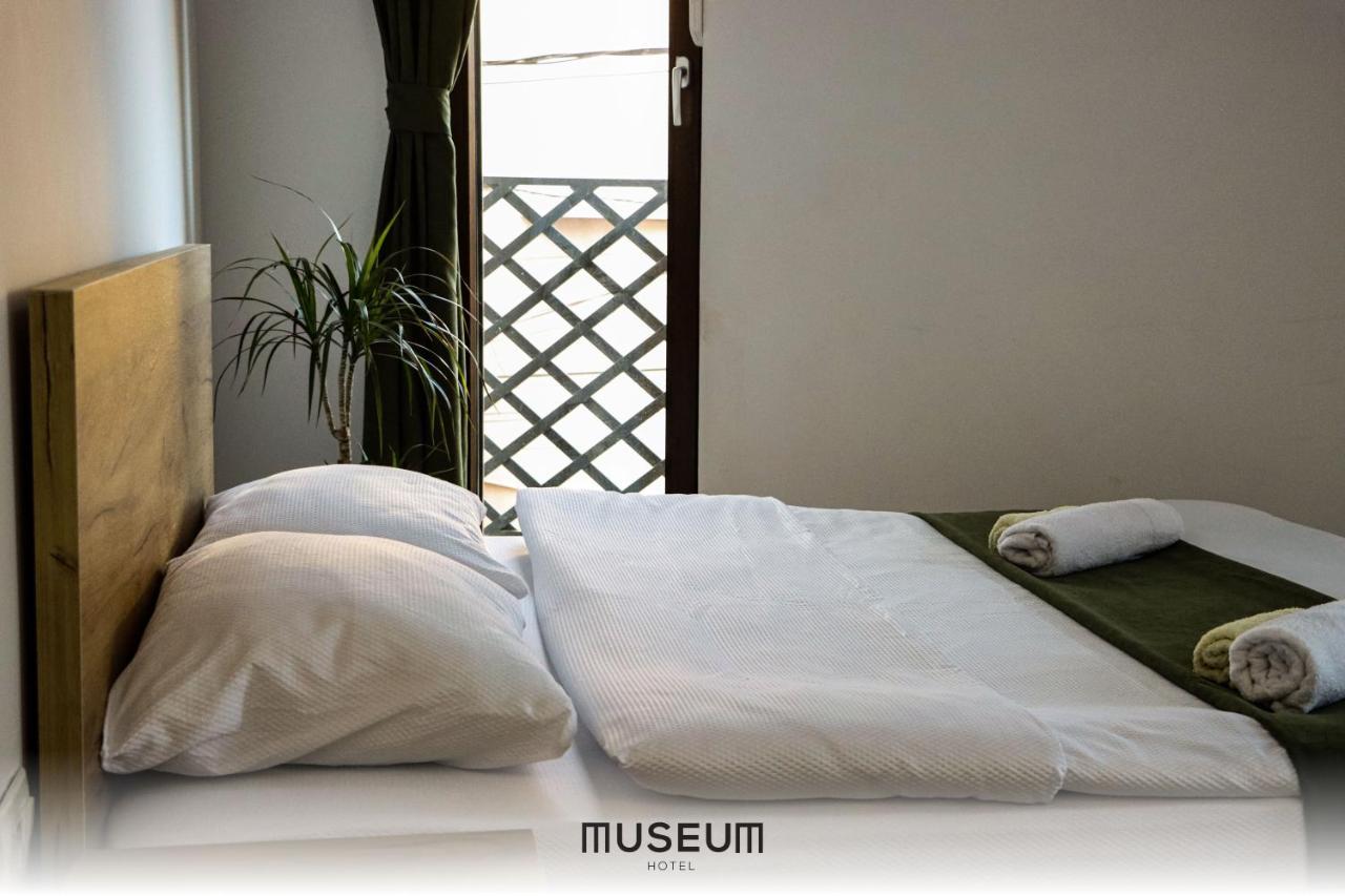Museum Hotel Pristina Exterior foto