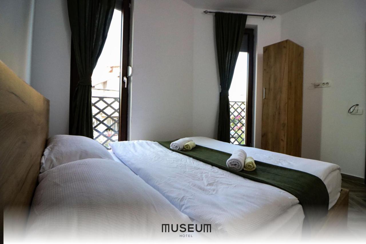 Museum Hotel Pristina Exterior foto